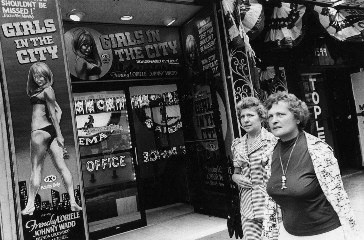 Godlis Streets *SIGNED* - Image 6