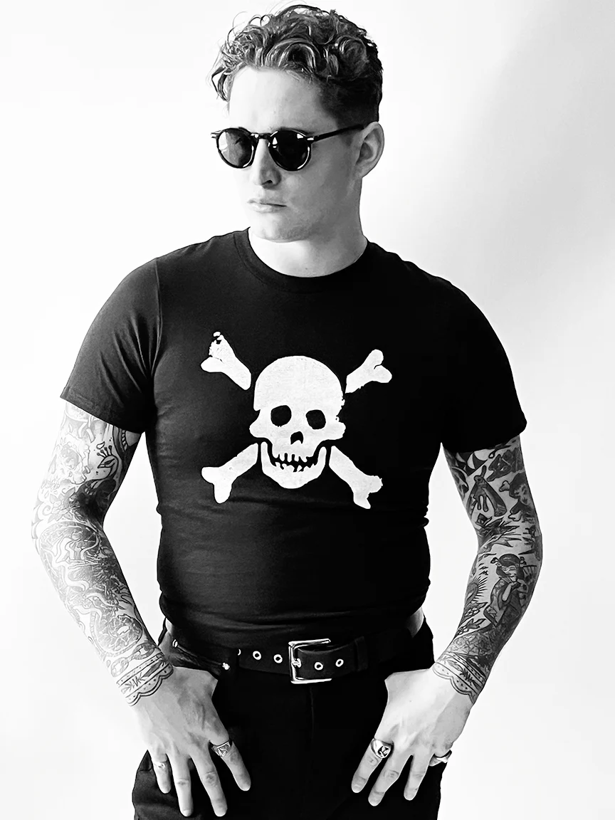 JOLLY ROGER SKULL AND CROSSBONES T-SHIRT - Image 2