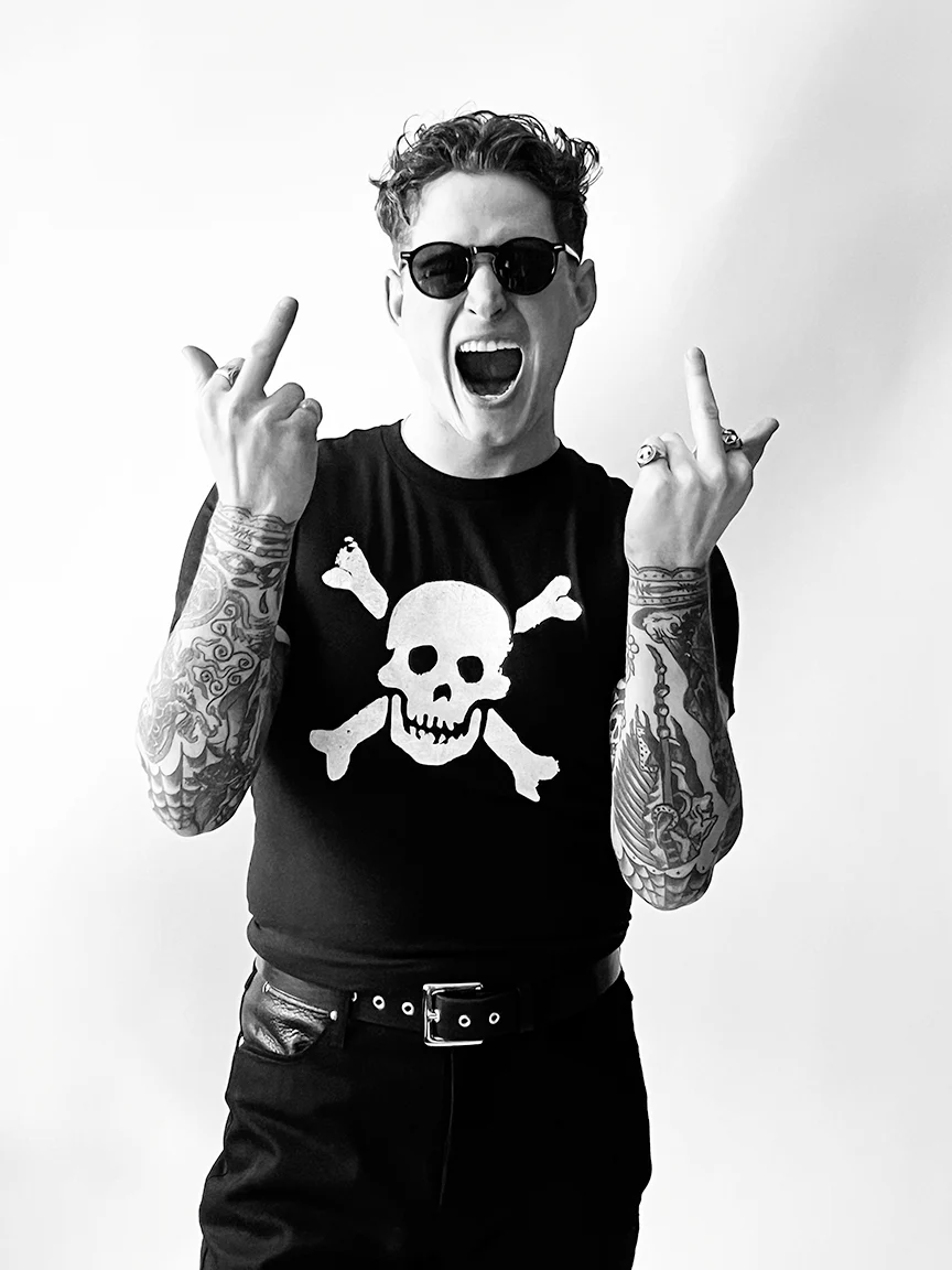 JOLLY ROGER SKULL AND CROSSBONES T-SHIRT - Image 3