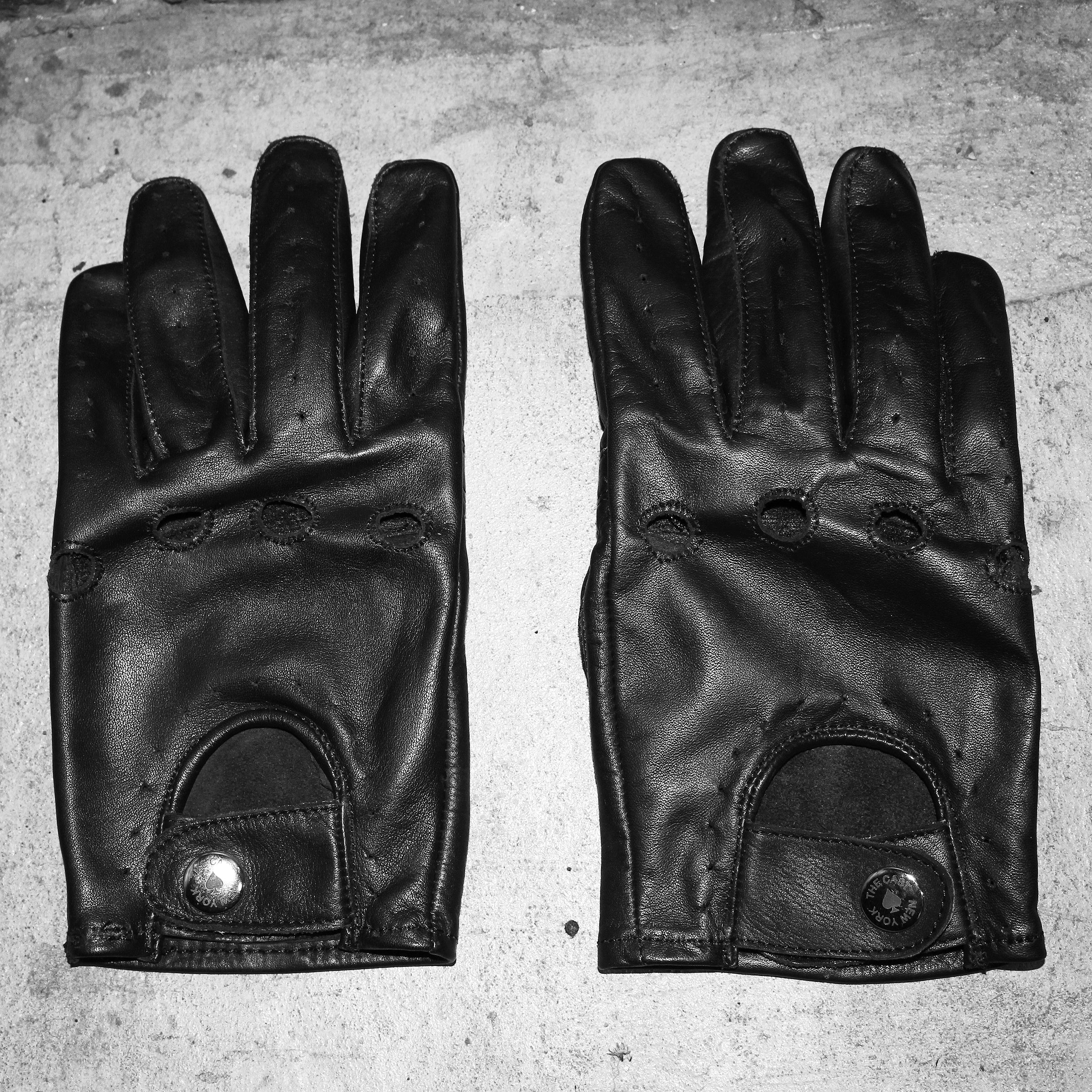 THE OUTSIDER Black Leather Gloves (MENS)