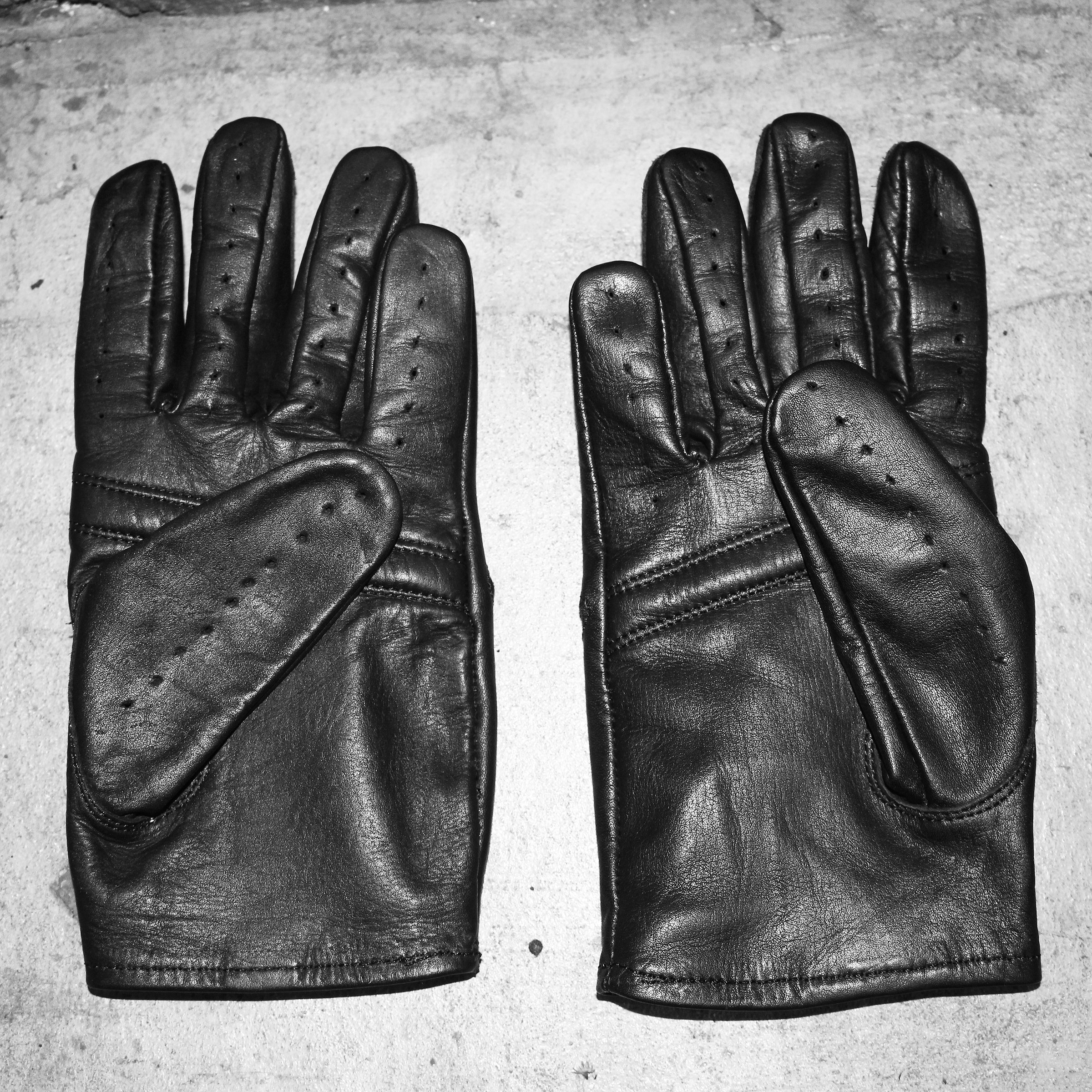 THE OUTSIDER Black Leather Gloves (MENS) - Image 2
