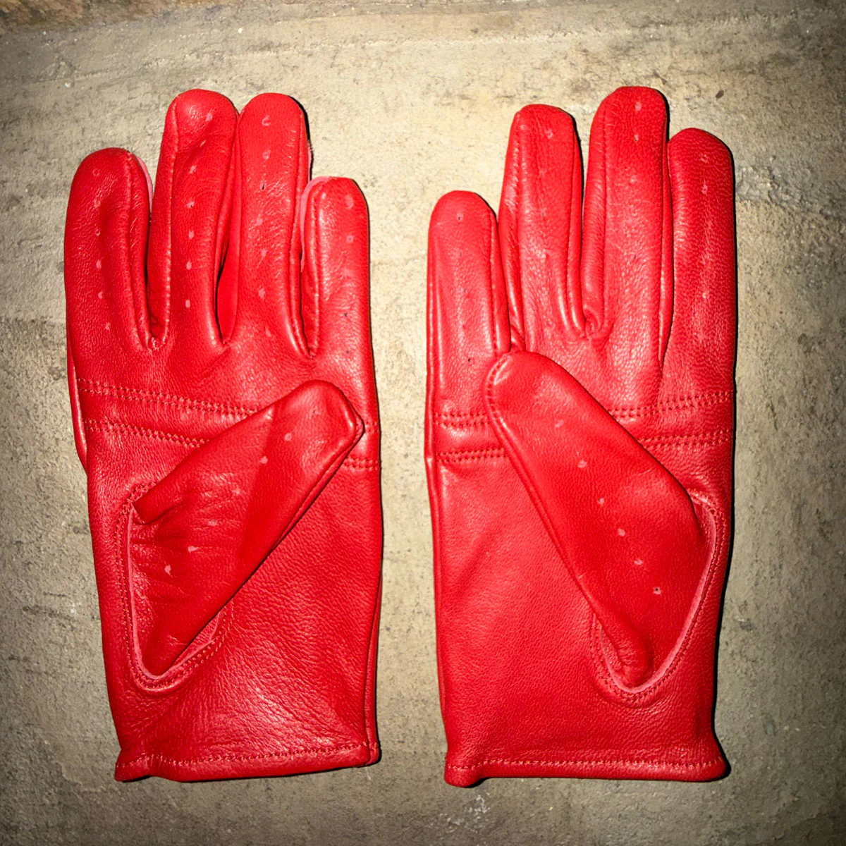THE OUTSIDER Red Leather Gloves (WOMENS) - Image 2